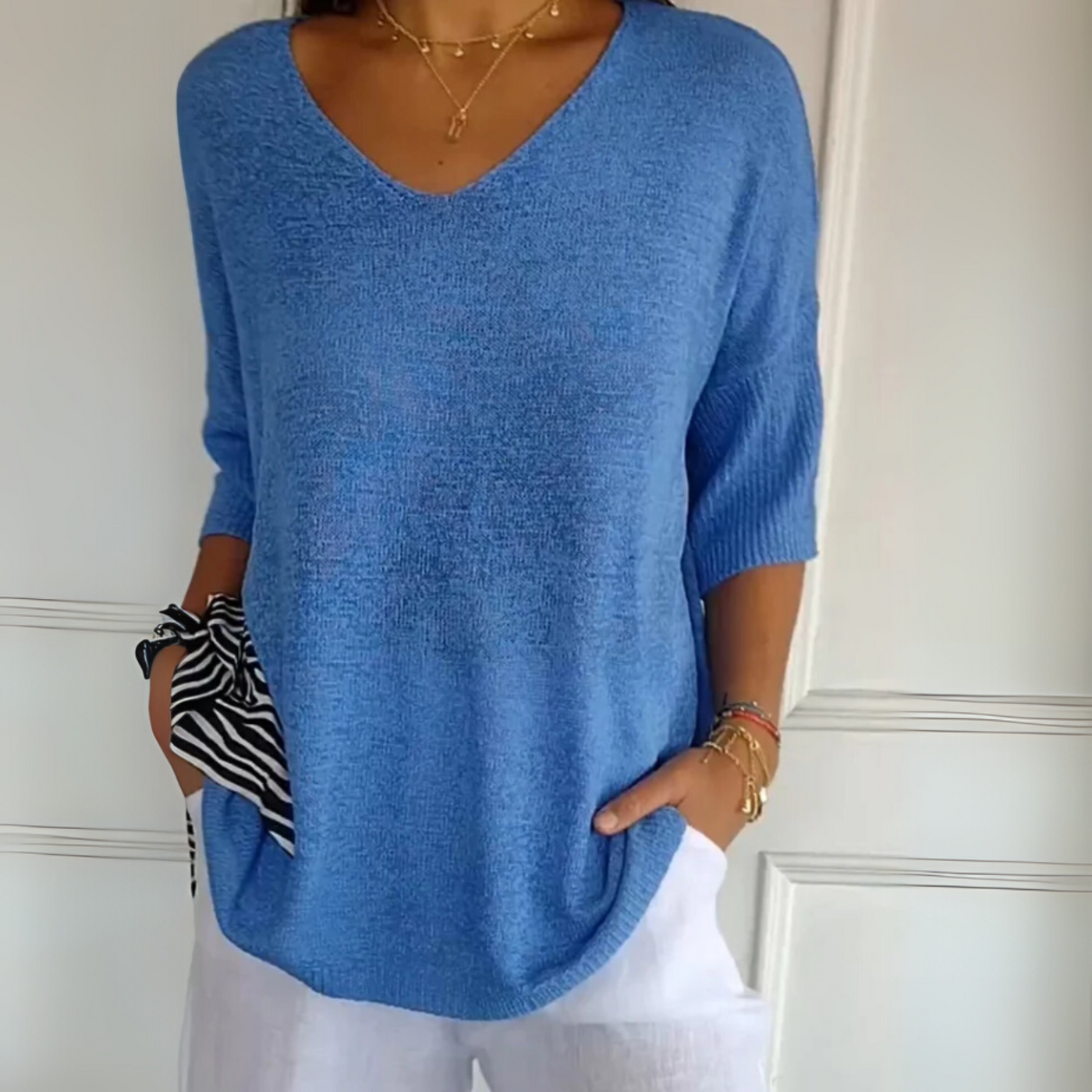 Aida | Lightweight Shirt with V-Neck